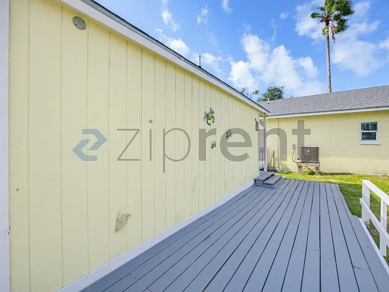 518 E King St — Photo 30