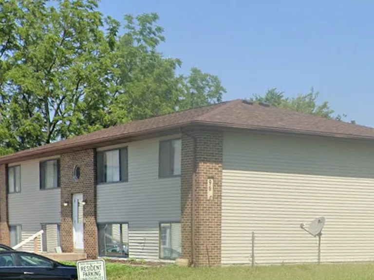 960 Boston Way — Photo 1