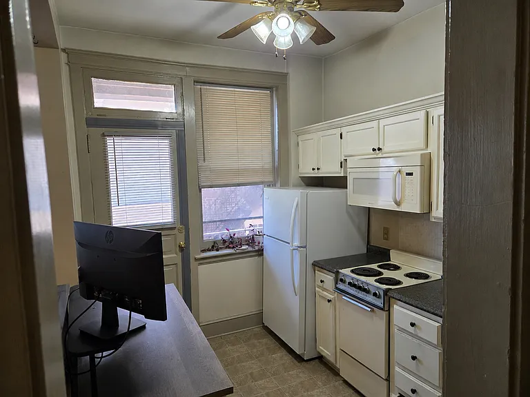 Welcome to Lancaster's First Ever Multi-Unit Apartment Building - Historic Hamilton Suites! — Photo 36