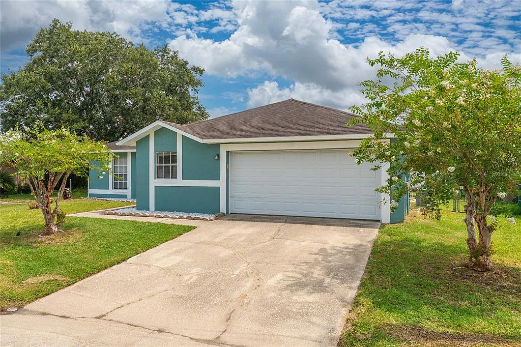 3 bed, 2.0 bath, 1329 sqft, $1,775 — Photo 3