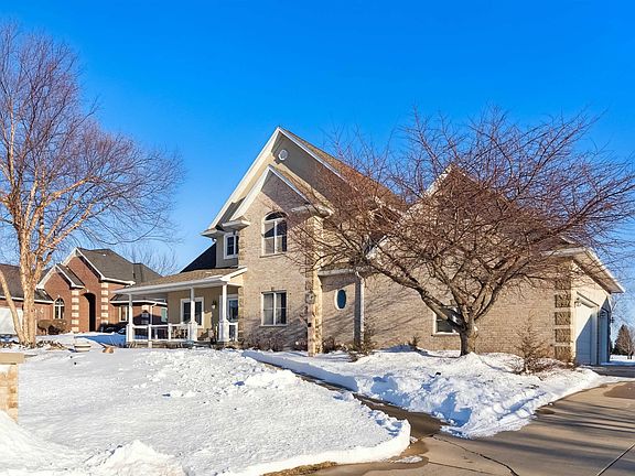 3rd image of 937 Fox Ridge Rd