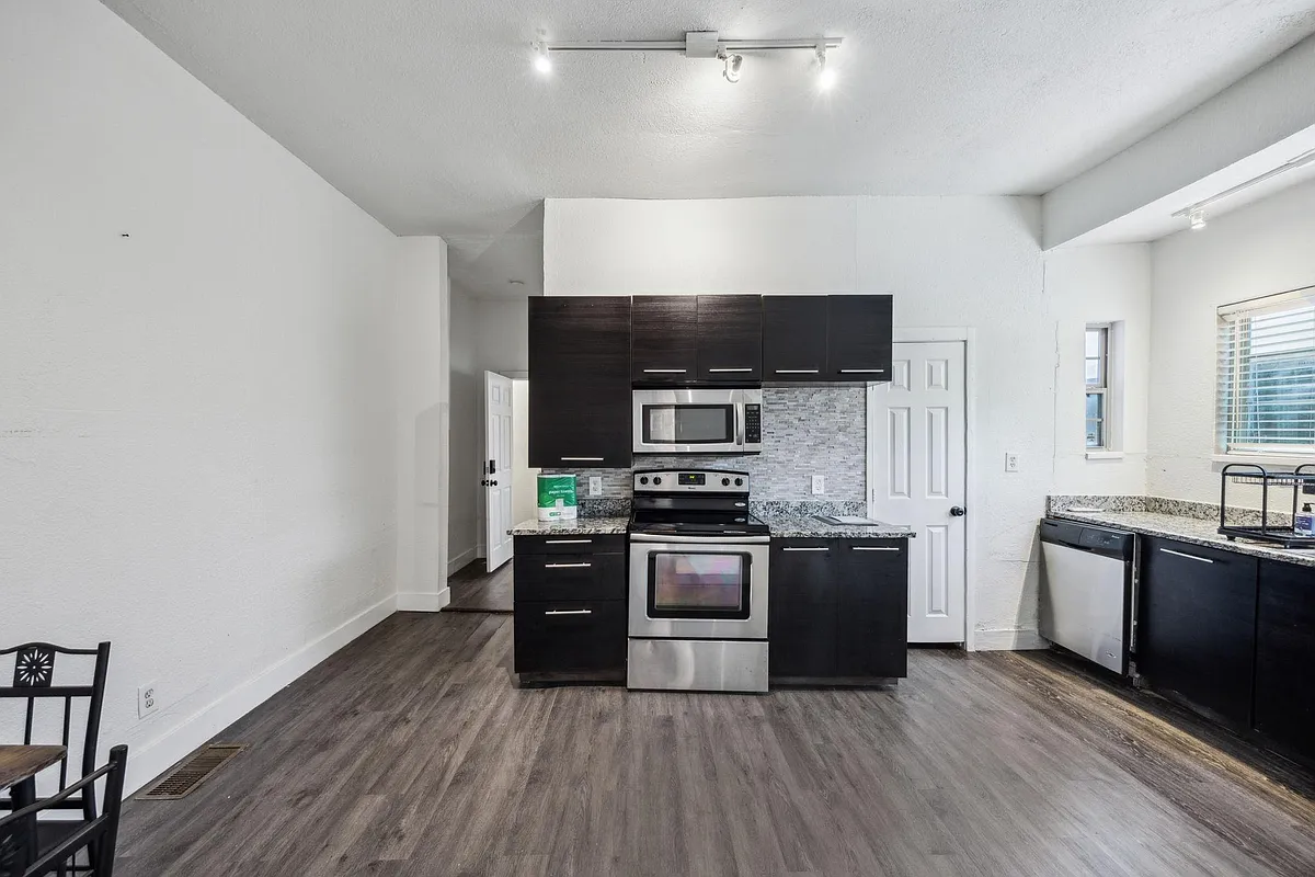 Kitchen - S Oak Cliff Blvd