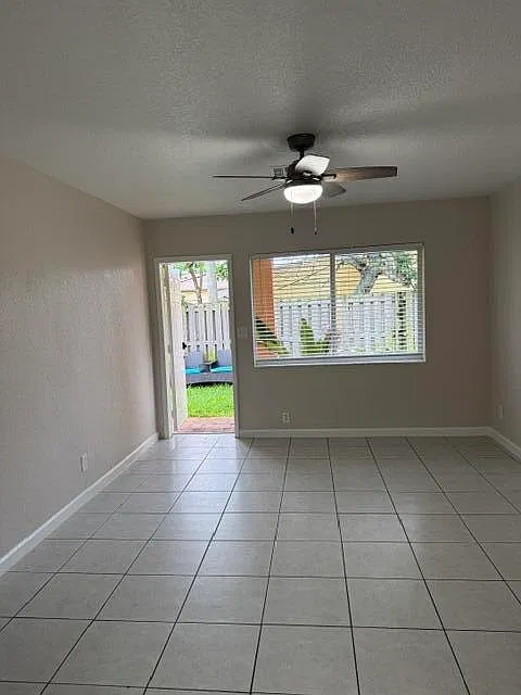 1 bed, 1.0 bath, 675 sqft, $1,800 — Photo 2