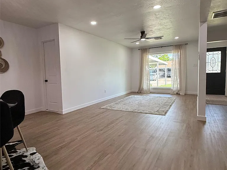 2726 Yale St — Photo 15