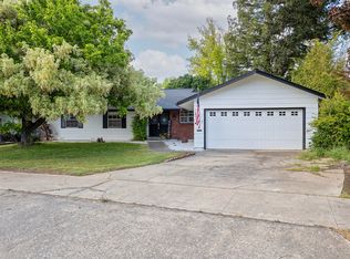1917 Redbud Ln, Medford, OR 97504