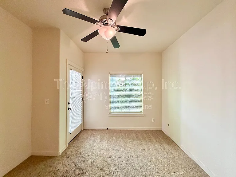 657 NE Garswood Ln — Photo 13