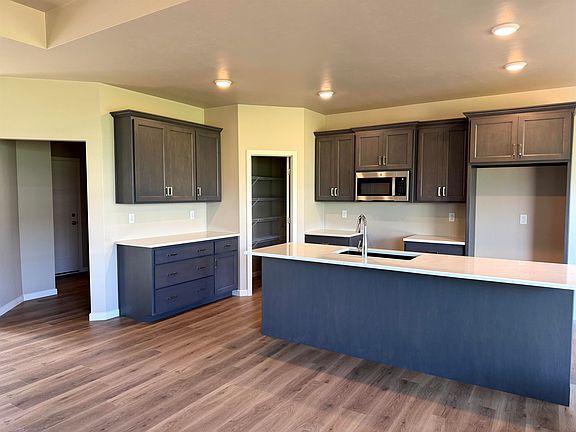 2nd image of 1415 Divinity Dr