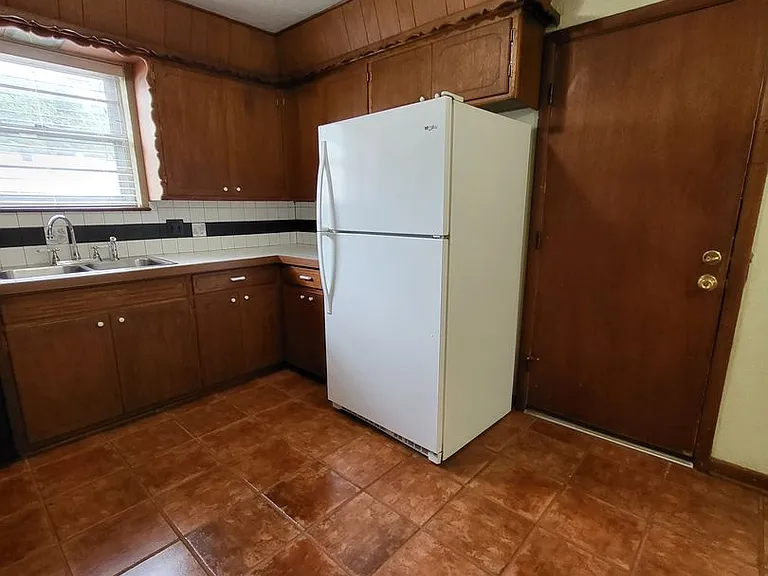1417 Hollywood Ave — Photo 7