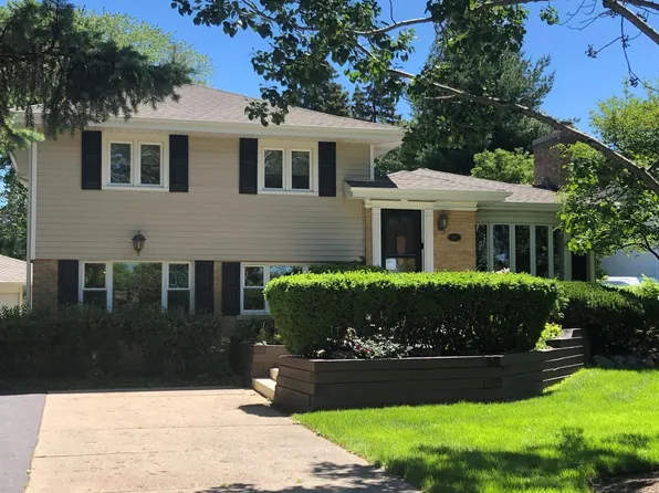 647 N Wilke Rd, Arlington Heights, IL 60005