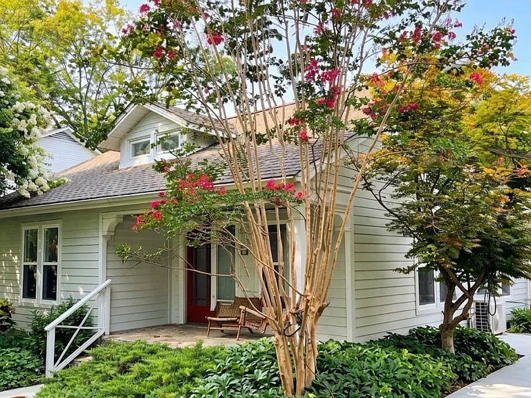 4608 Dakota Ave — Photo 1