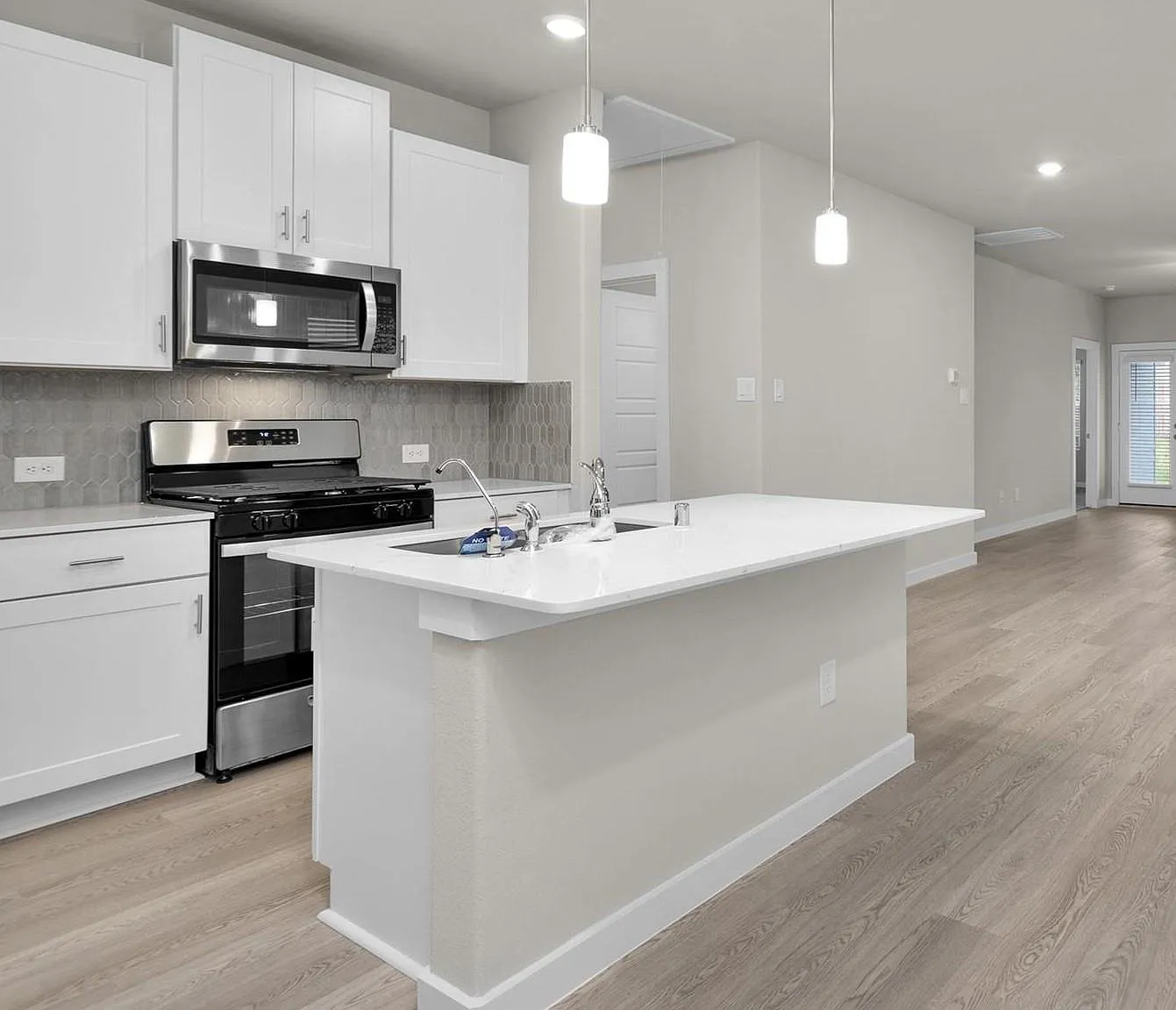 3 bed, 2.0 bath, 1518 sqft, $1,850 — Photo 4