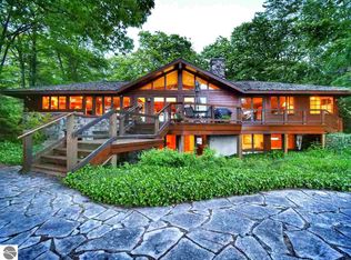 8601 N Gills Pier Rd, Northport, MI 49670