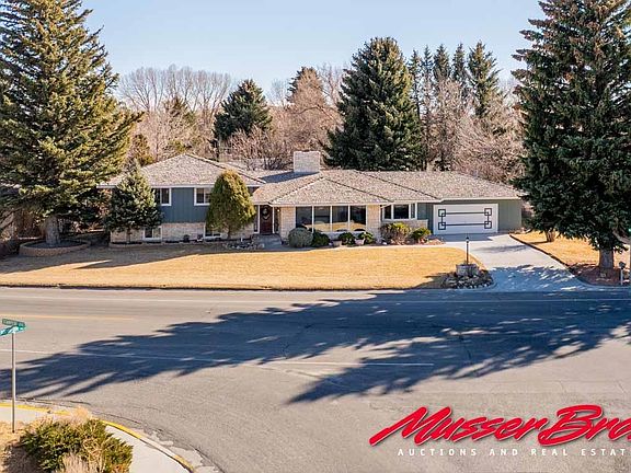 3rd image of 920 Skyline Dr