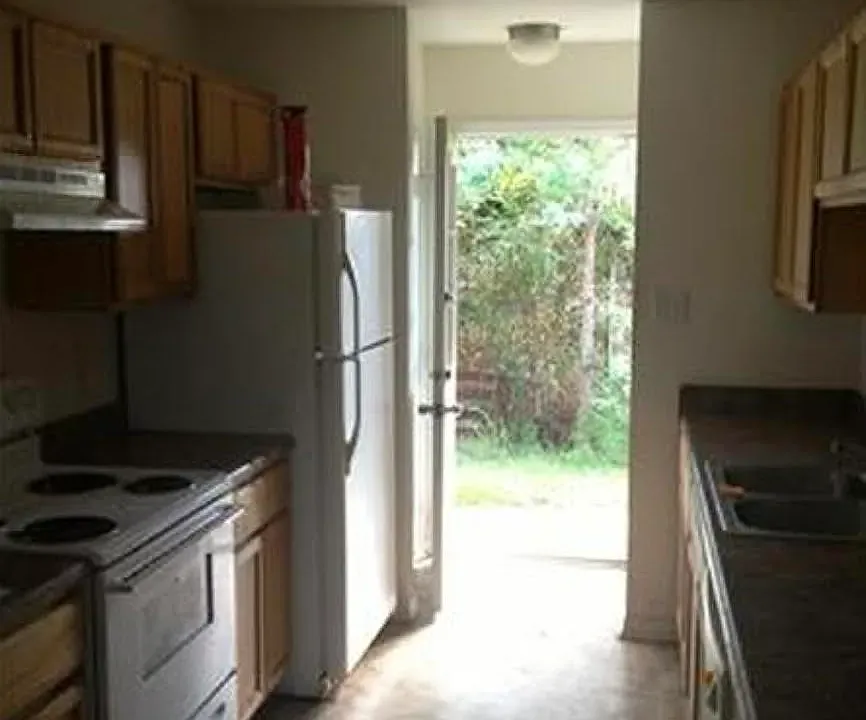 3 bed, 1075 sqft, $1,600 — Photo 3