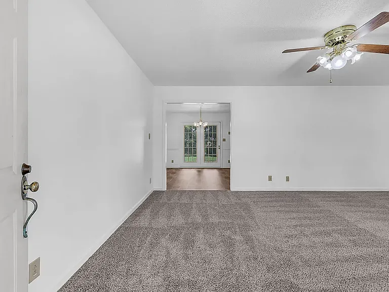 3 bed, 1403 sqft, $1,550 — Photo 4