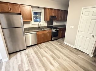 406 N Broadway St #1R, Rumford, RI 02916