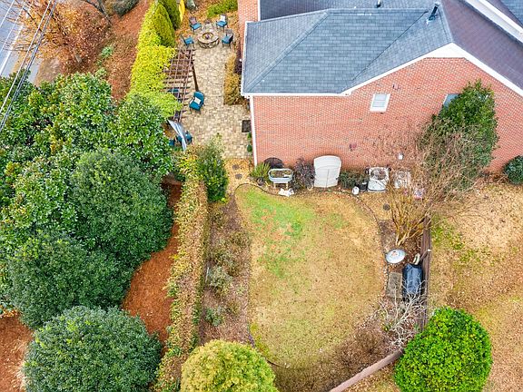 5th image of 3038 Montclair Cir SE