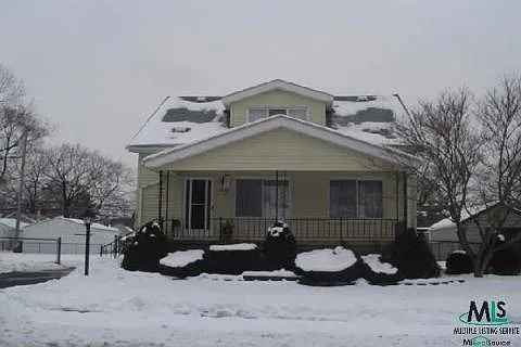 1637 W Troy St photo 1