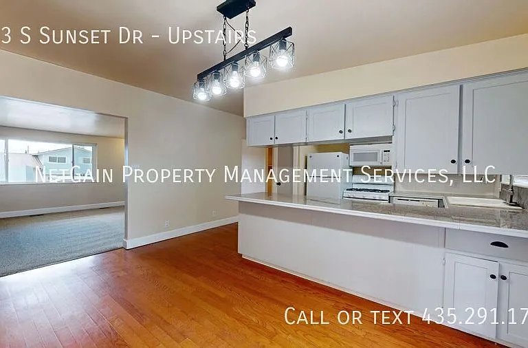 643 S Sunset Dr #UPSTAIRS — Photo 8