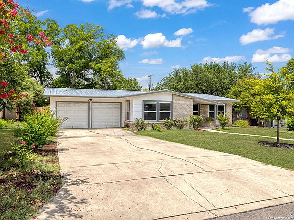 3rd image of 419 OAKLEAF DR
