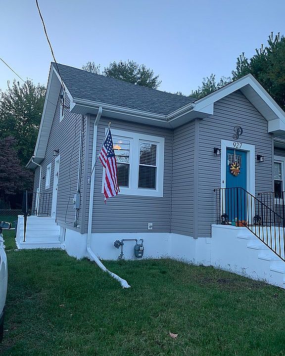 2nd image of 927 Belmont Ave