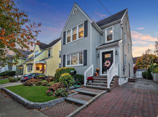 16 Carstairs Rd, Valley Stream, NY 11581