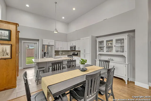 728 E Guenther St — Photo 16