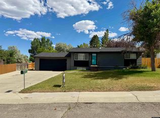 1065 Indian Hills Dr, Green River, WY 82935