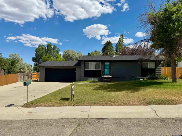 1065 Indian Hills Dr, Green River, WY 82935