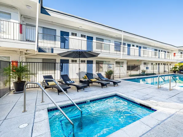 Carson Oakwood Apartments