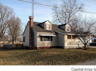 118 N 6th St, Girard, IL 62640