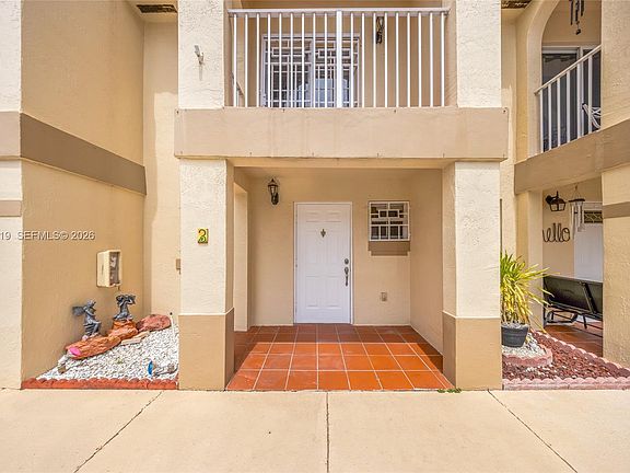 3rd image of 515 W 68th St APT 3