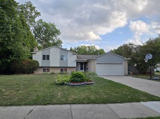 2310 Cumberland Dr, Troy, MI 48085