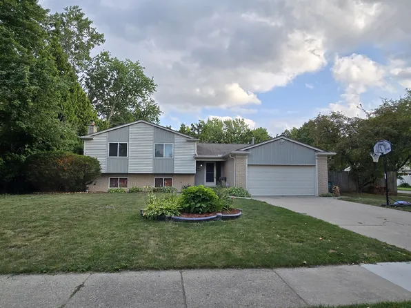 2310 Cumberland Dr, Troy, MI 48085