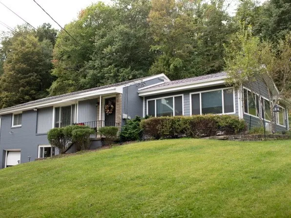 112 Lilac Ln, Valencia, PA 16059