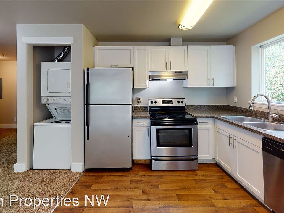 1st image of 11038 Lake City Way NE APT 403