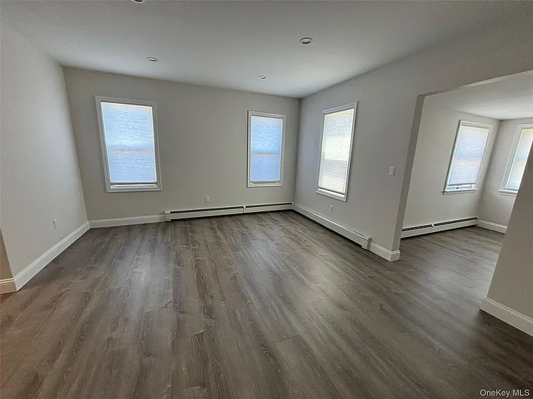 23 Arnold Ave — Photo 5