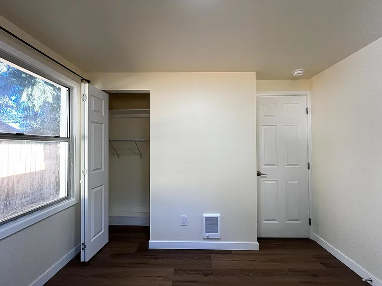 3404 SE 5th St — Photo 7