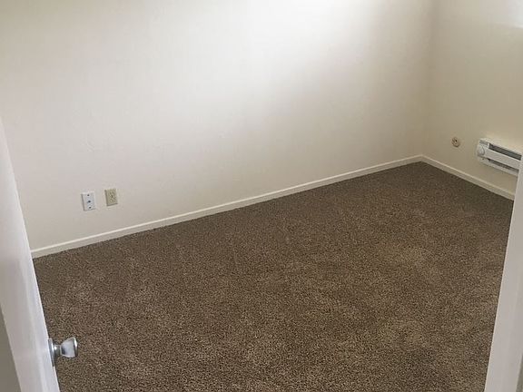 5th image of 4434 49th St APT 07