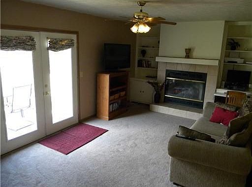 2nd image of 3410 Redbud Dr