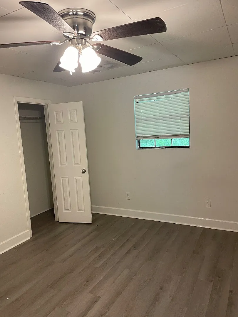 1724 Louise Drive - 1724 Louise Unit B — Photo 3