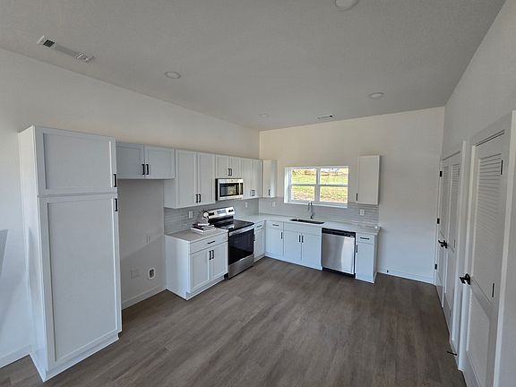 5th image of 1015 W Trinity Ln #3