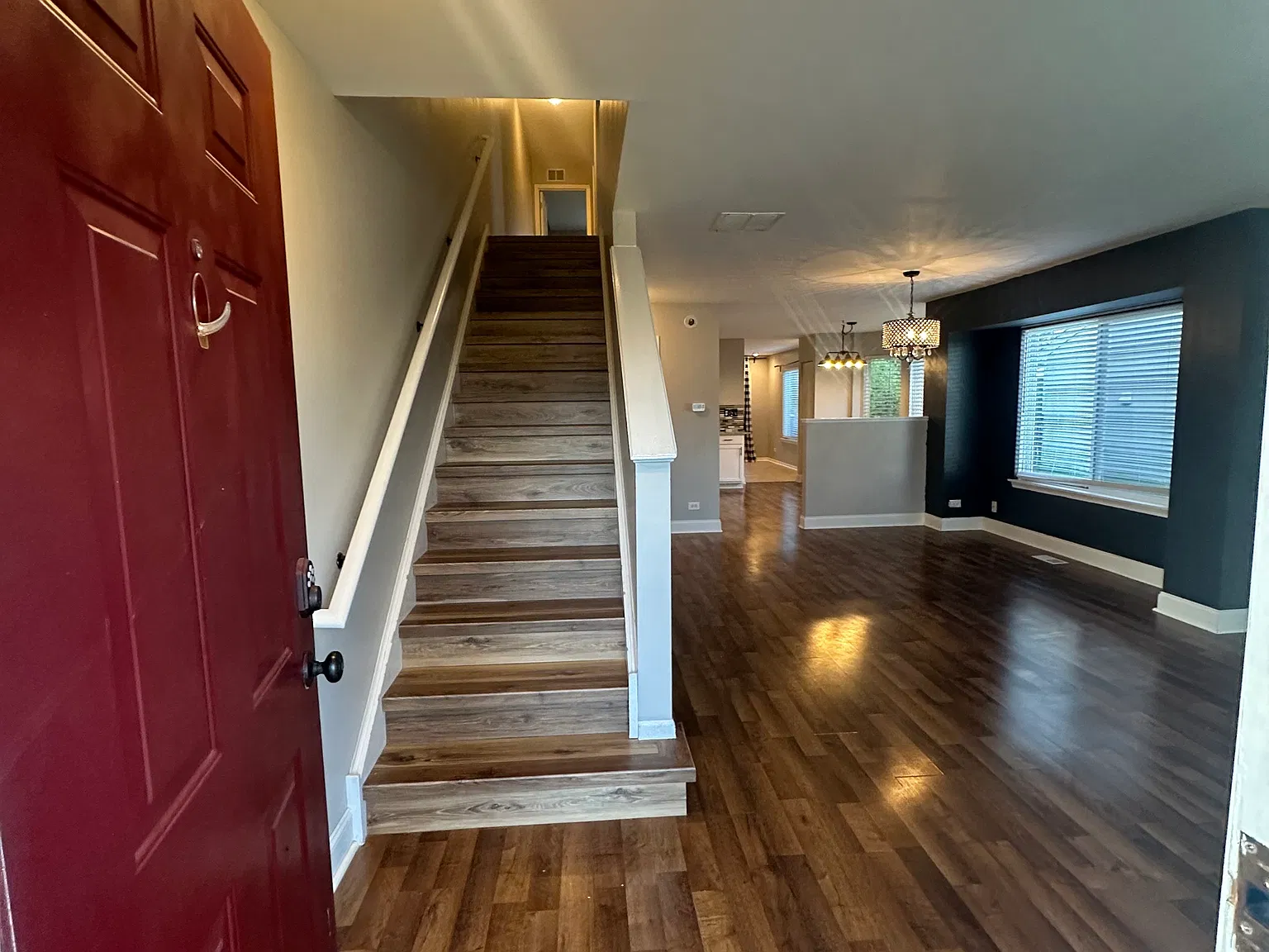 100 W Providence Ln — Photo 3