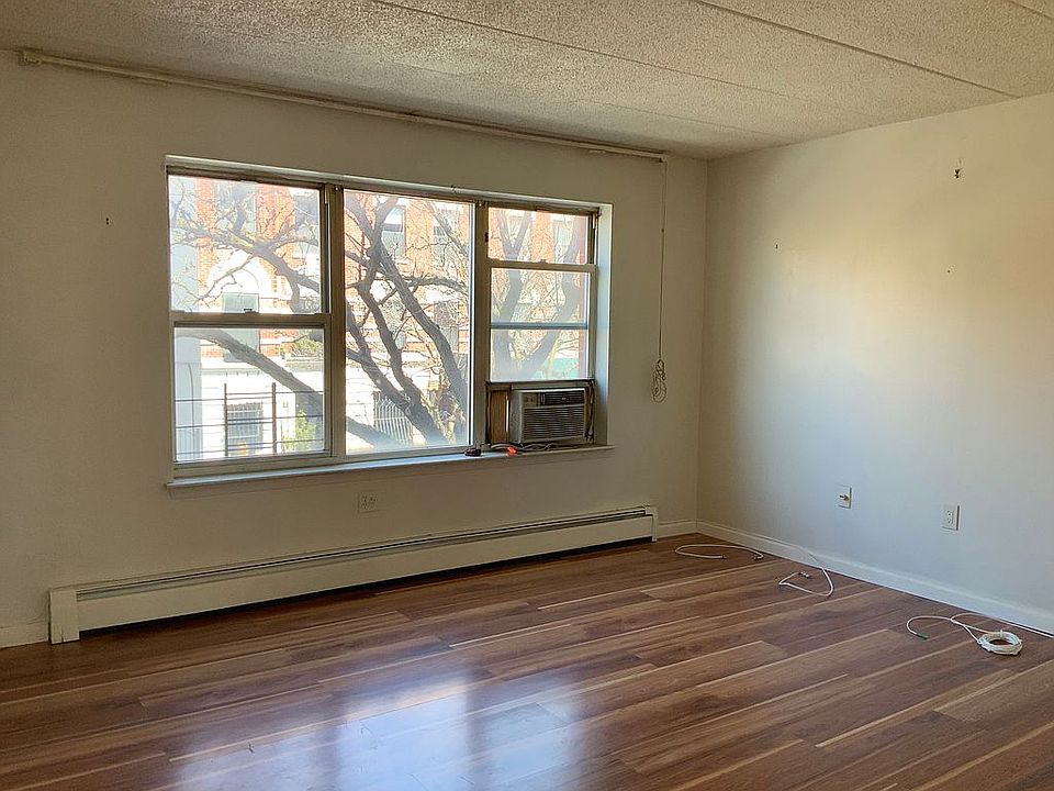2nd image of 296 W 137th St #296C