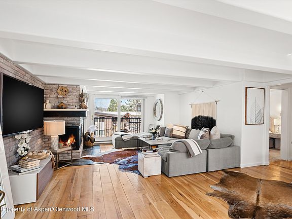 4th image of 901 E Hyman Ave #11