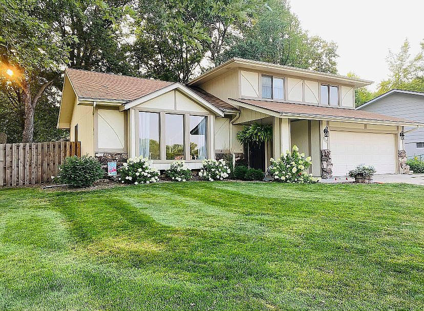 1st image of 906 Vannornam Pl