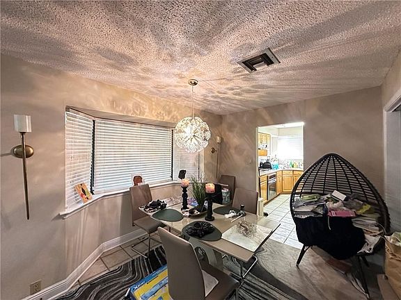 4th image of 297 Sugarpine Dr