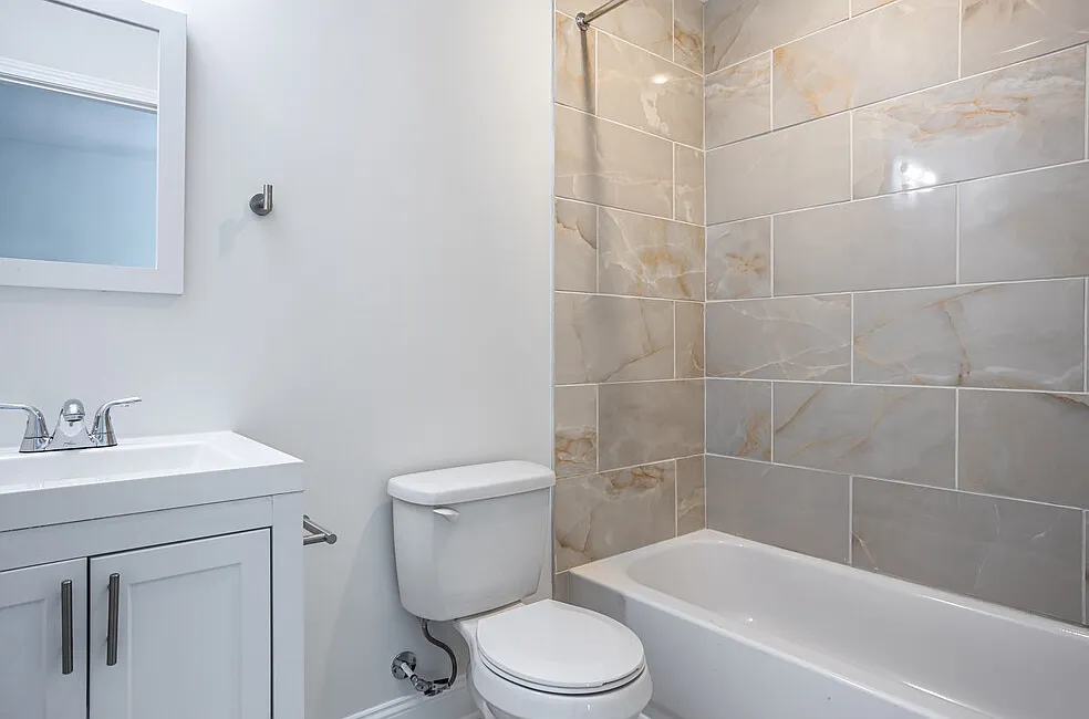 3605 Summit St — Photo 2