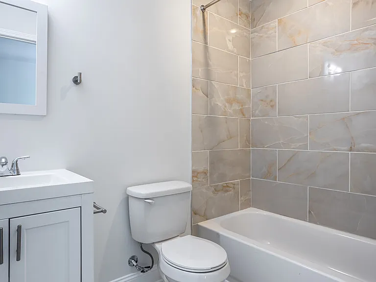 3605 Summit St #9 — Photo 2