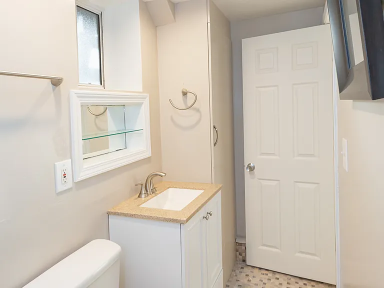 331 Courtland Dr #B — Photo 4